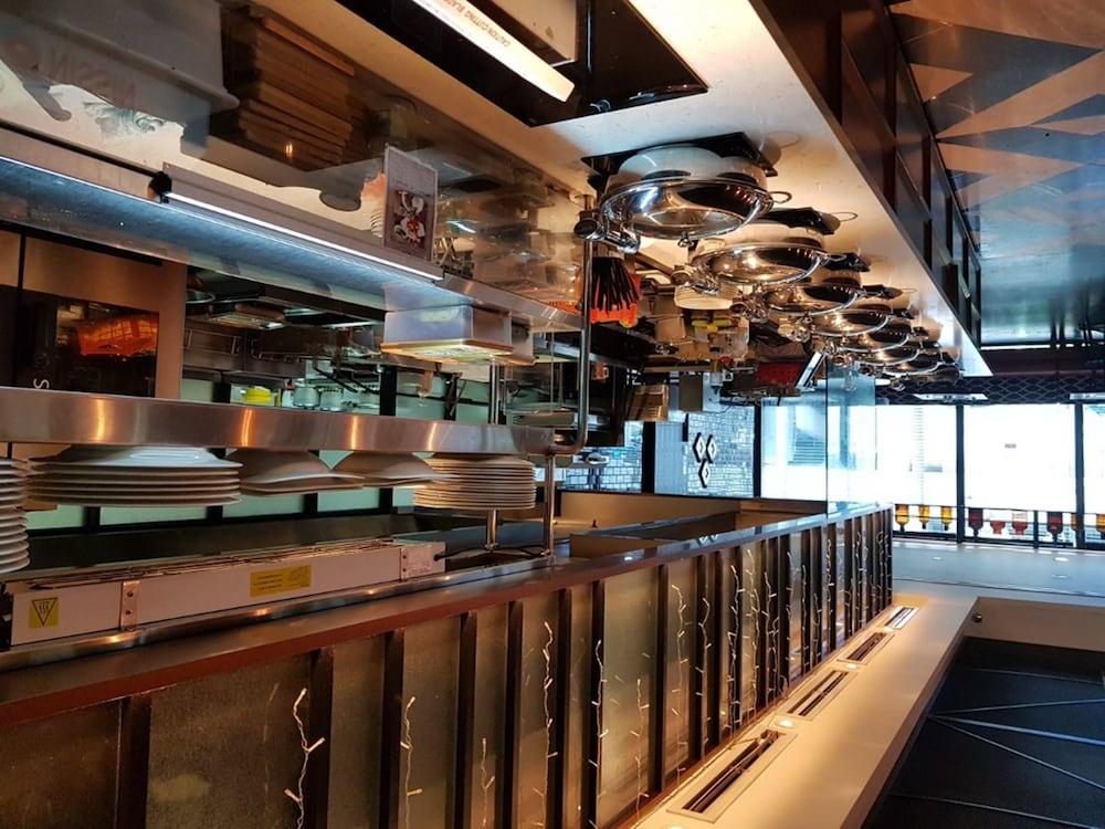 Micasa All Suites Hotel Kuala Lumpur Eksteriør billede The bar at the 101 bar