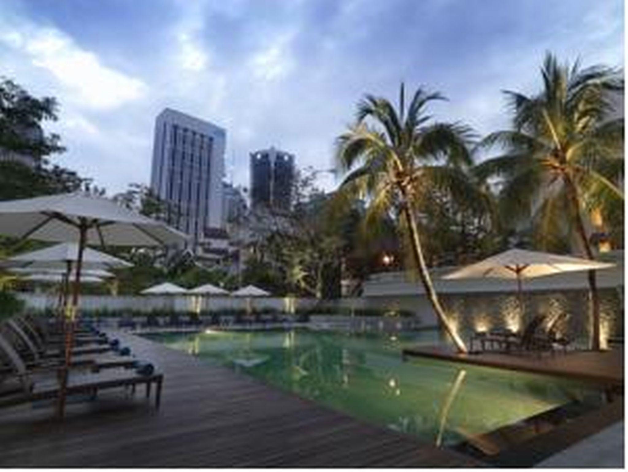 Micasa All Suites Hotel Kuala Lumpur Eksteriør billede The swimming pool at the hotel