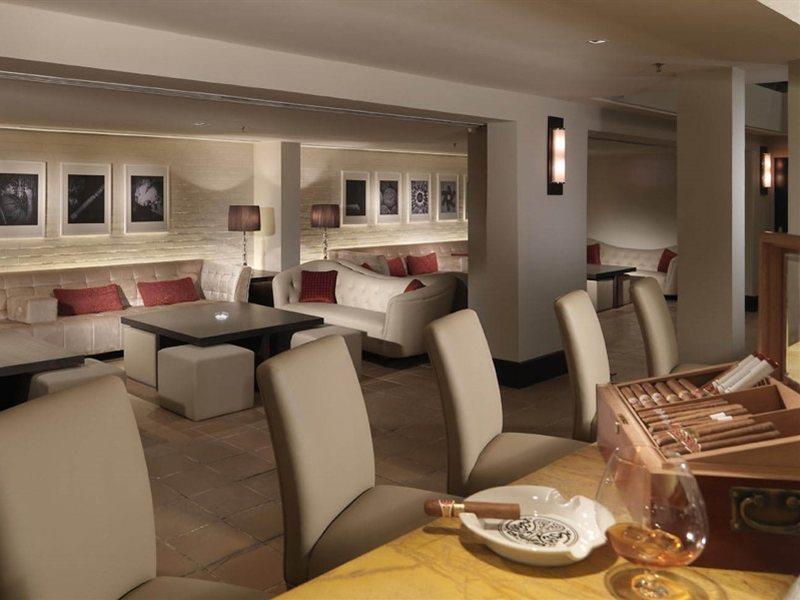 Micasa All Suites Hotel Kuala Lumpur Eksteriør billede The interior of the lounge